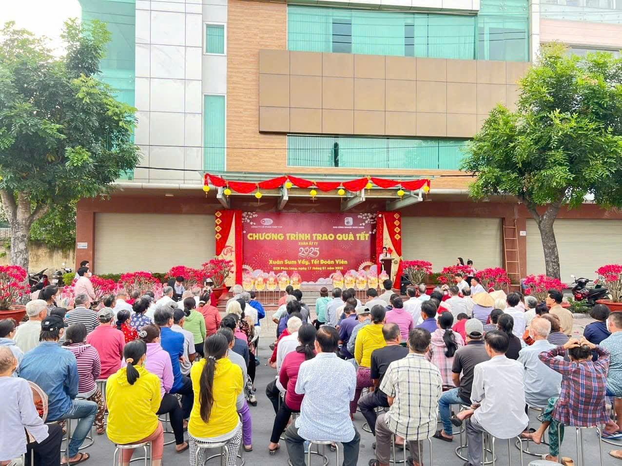 SPRING REUNION - TET REUNION: PHUC LONG GIVES 600 WARM GIFTS TO EACH FAMILY IN DIFFICULTY